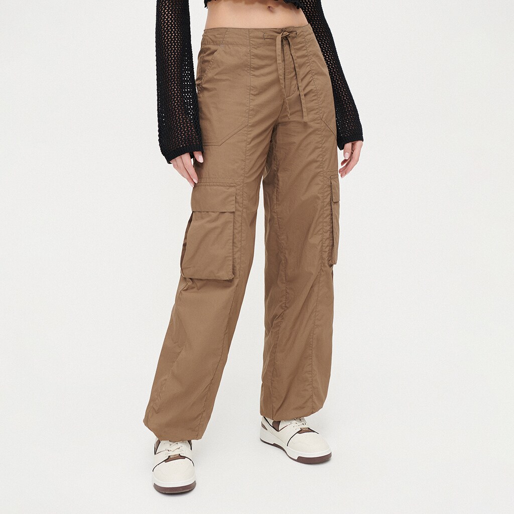 House - pantaloni wide leg cu buzunare cargo - maro