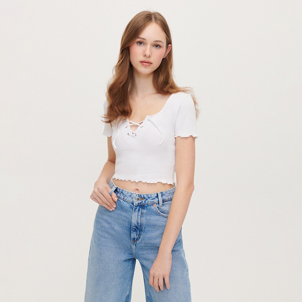 House - crop top cu șnur decorativ - alb
