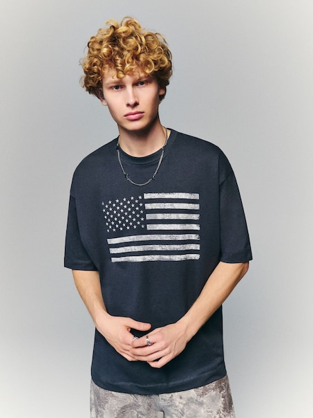 Grafitowa koszulka z nadrukiem flagi USA