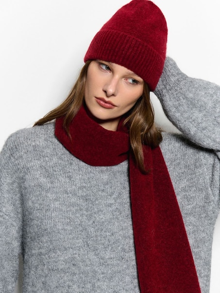 Czerwony szalik z domieszką wełny