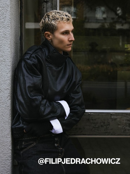 Czarna kurtka biker z imitacji skóry ze stójką