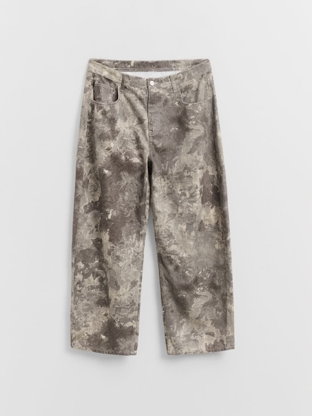 Spodnie barrel fit ze wzorem camo