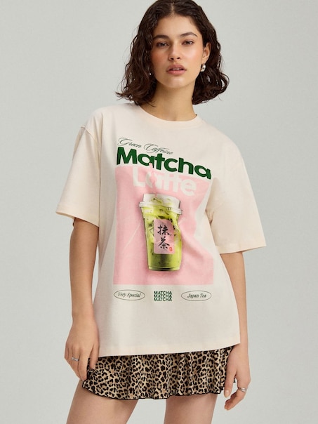 Kremowa koszulka z nadrukiem Matcha Latte