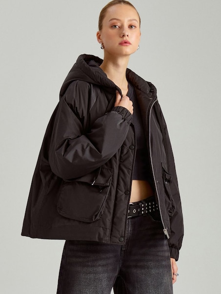 Przejściowa kurtka damska oversize czarna