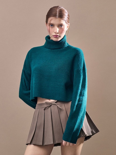 Ciemnozielony krótki sweter z golfem