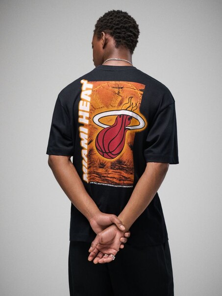Czarna koszulka z nadrukiem Miami Heat