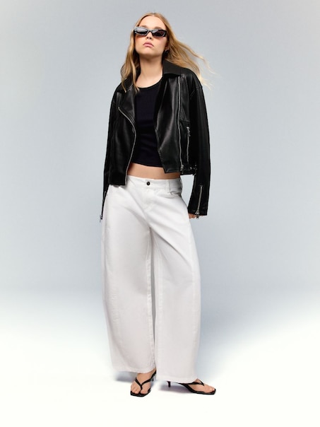 Spodnie barrel fit low waist kremowe