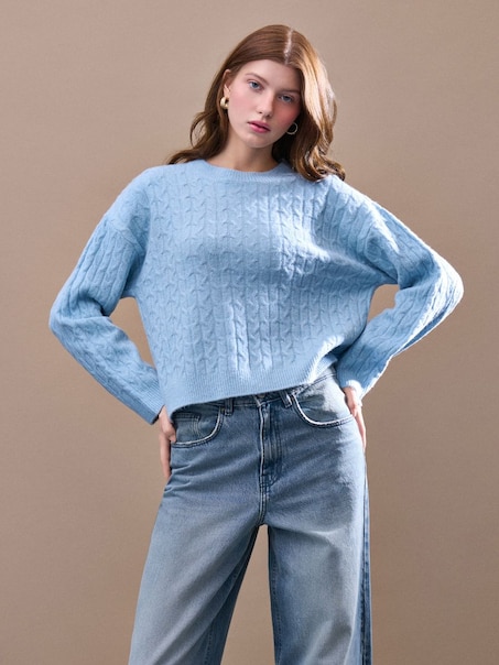 Светр з круглим вирізом