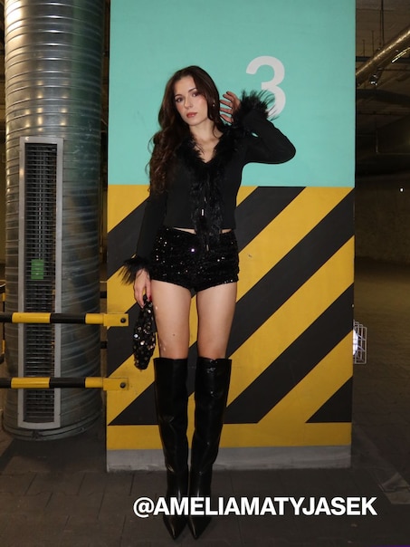 Mikroszorty cekinowe mid waist czarne