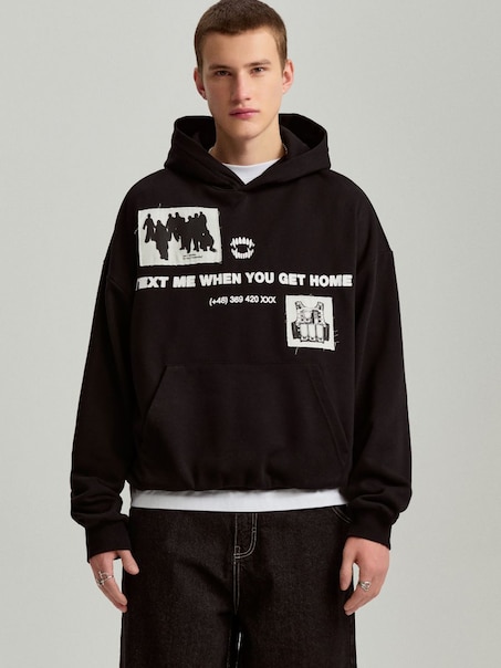 Czarna bluza z kapturem i nadrukami z przodu i z tyłu