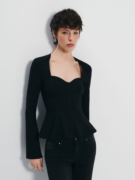 Czarna bluzka gorsetowa z dekoltem w serce