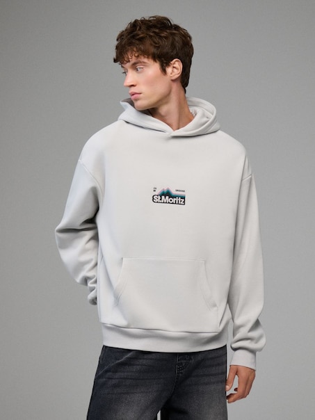 Beżowa bluza z polarem od środka i haftem St. Moritz