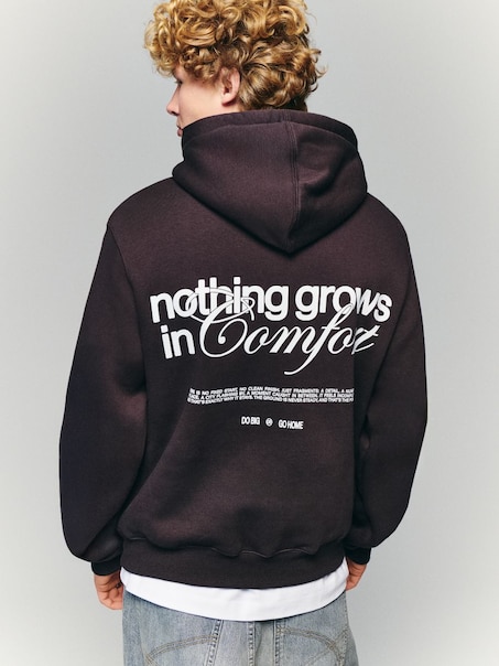 Brązowa bluza z nadrukiem na przodzie i plecach