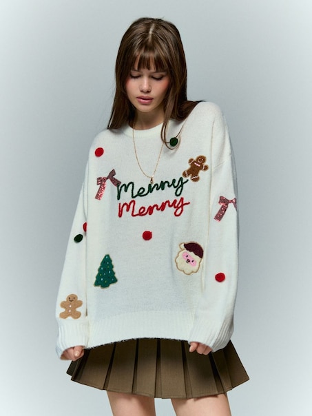Świąteczny kremowy sweter z naszywkami