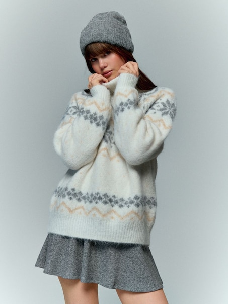 Żakardowy sweter z domieszką wełny kremowy