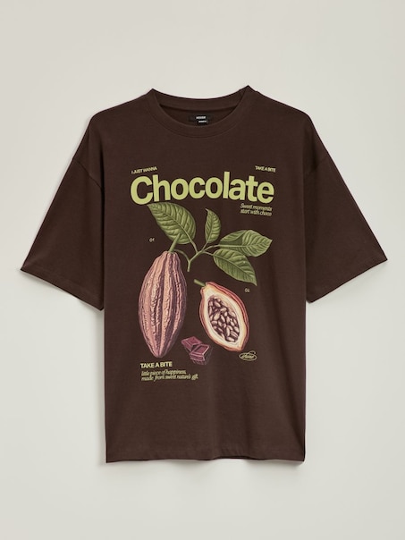 Brązowa koszulka z nadrukiem kakaowca z napisem Chocolate