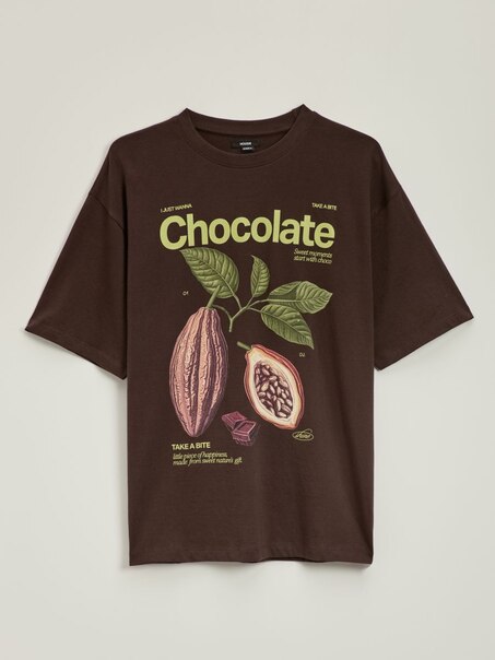 Brązowa koszulka z nadrukiem kakaowca z napisem Chocolate