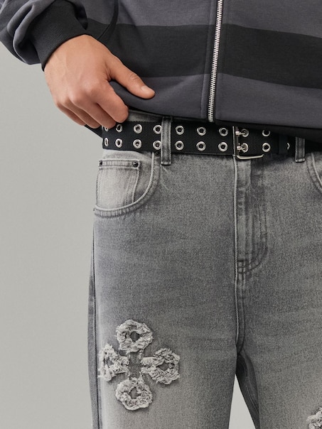 Materiałowy pasek z metalowymi oczkami czarny