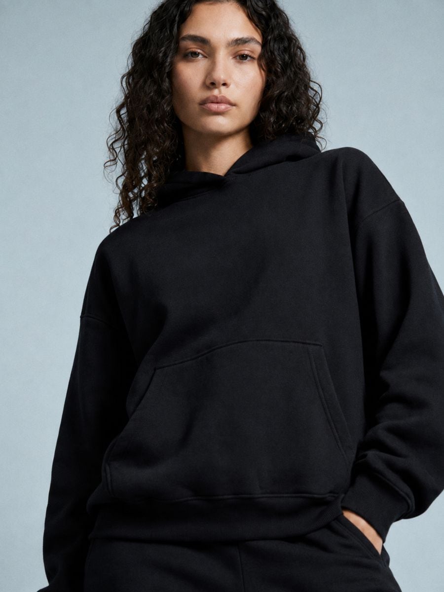 Czarna bluza basic z kapturem - czarny - HOUSE