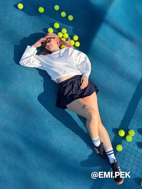 Plisowana spódniczka z wszytymi spodenkami granatowa