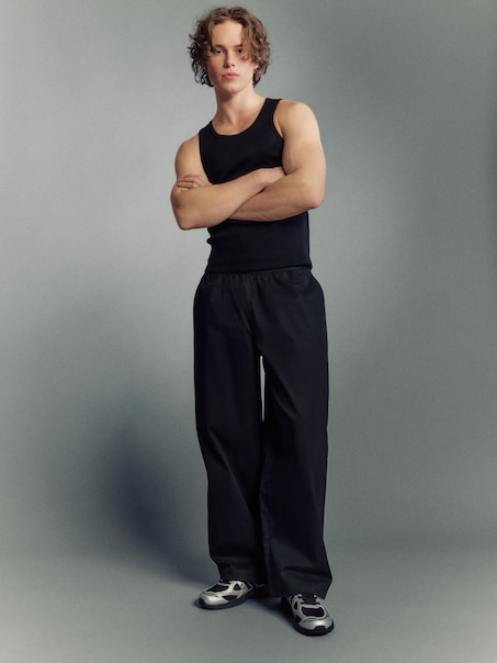 Czarne spodnie super baggy na gumce z regulacją nogawek