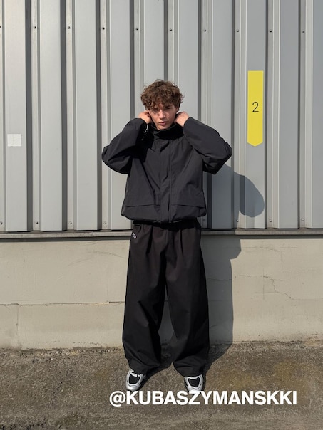 Czarne spodnie super baggy na gumce z regulacją nogawek