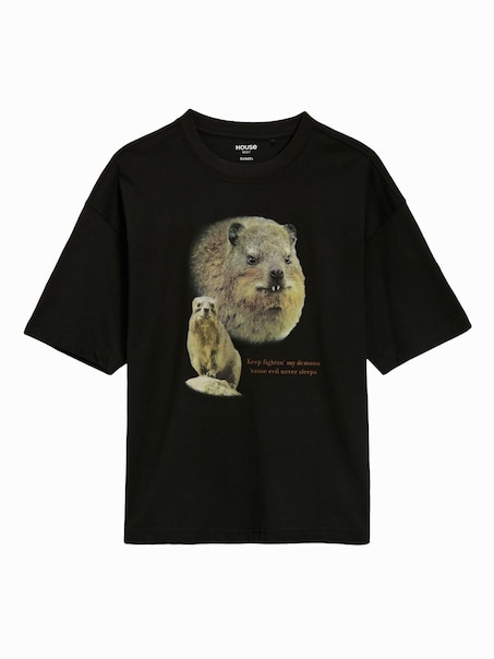 Czarna koszulka z nadrukiem hyraxa