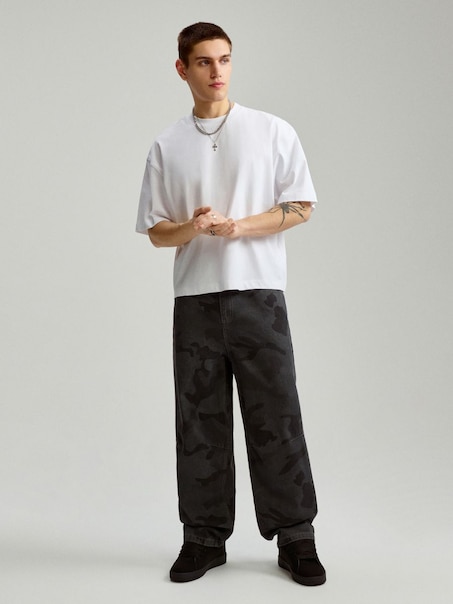 Wzorzyste jeansy super baggy fit camo