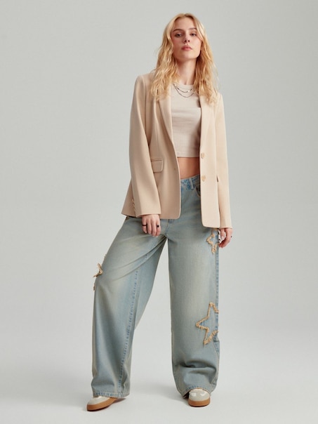 Jednorzędowa taliowana marynarka beżowa