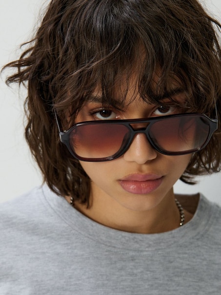 Brązowe okulary przeciwsłoneczne w stylu retro