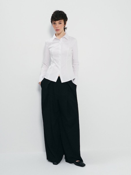 Czarne spodnie wide leg z zakładkami