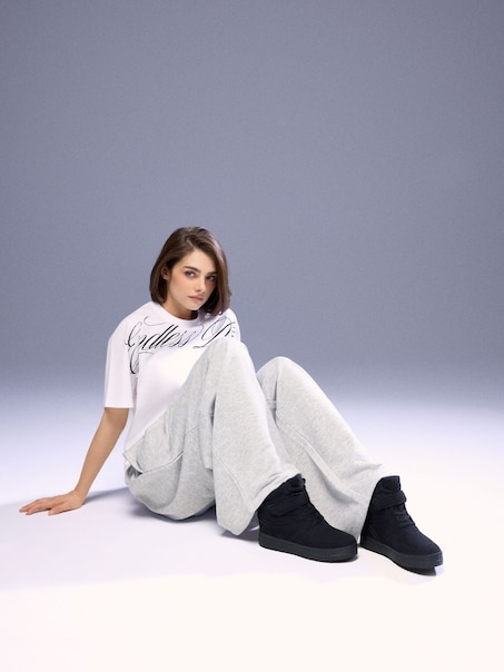 Czarne sneakersy na koturnie