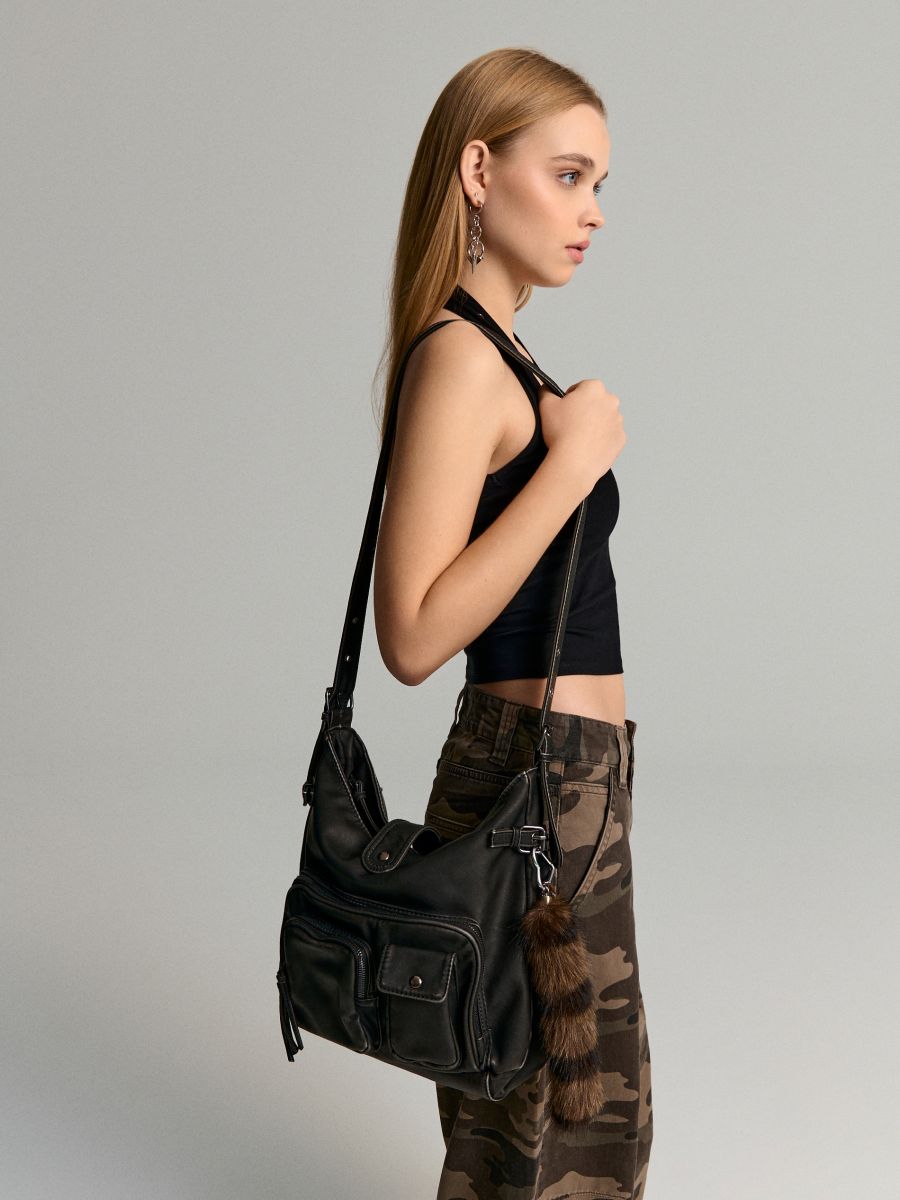 Grafitowa duża torba z regulowanym paskiem i brelokiem - ciemnoszary - HOUSE