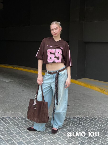 Jasnoniebieskie jeansy barrel fit z niskim stanem