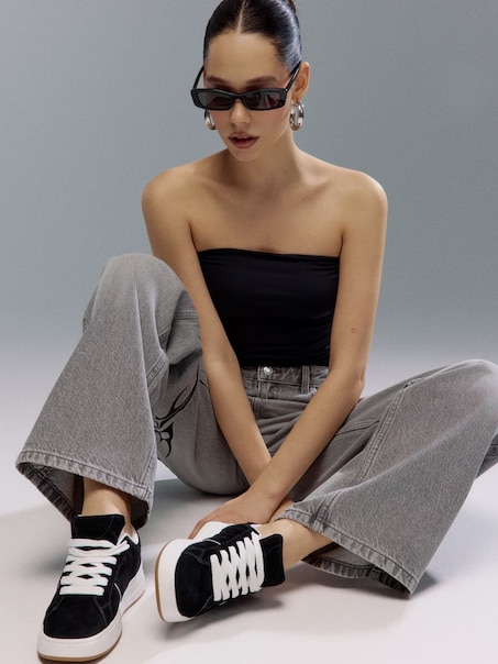 Czarne sneakersy ze sztucznego zamszu