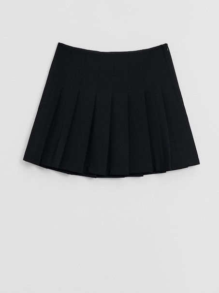 Plisowana spódnica mini z gładkiej tkaniny czarna
