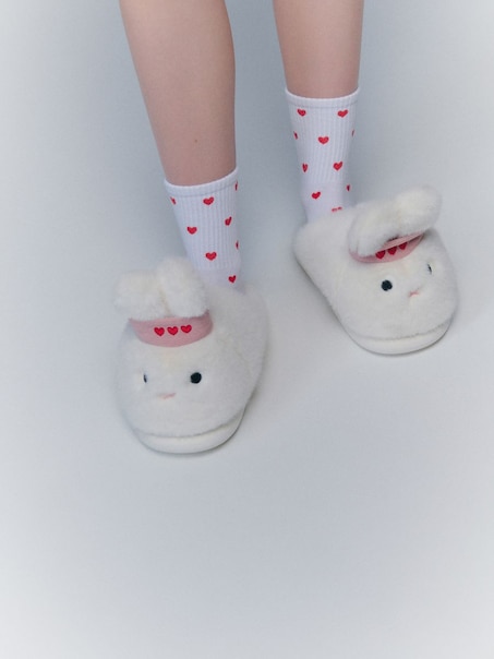 Futrzane kapcie w kształcie króliczków z opaską na uszkach