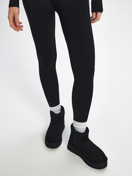 Czarne botki śniegowce na grubej podeszwie