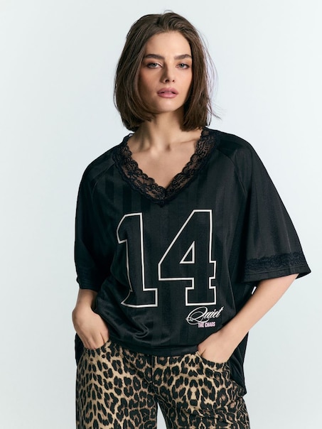 Czarna koszulka z nadrukiem 14 Quiet the Chaos