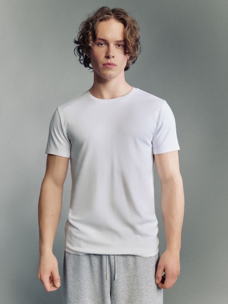 Koszulka slim fit basic z okrągłym dekoltem biała