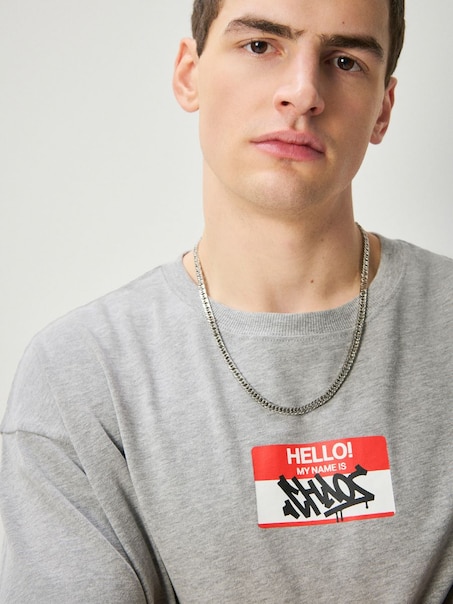 Grafitowa koszulka z nadrukiem My Name Is Chaos