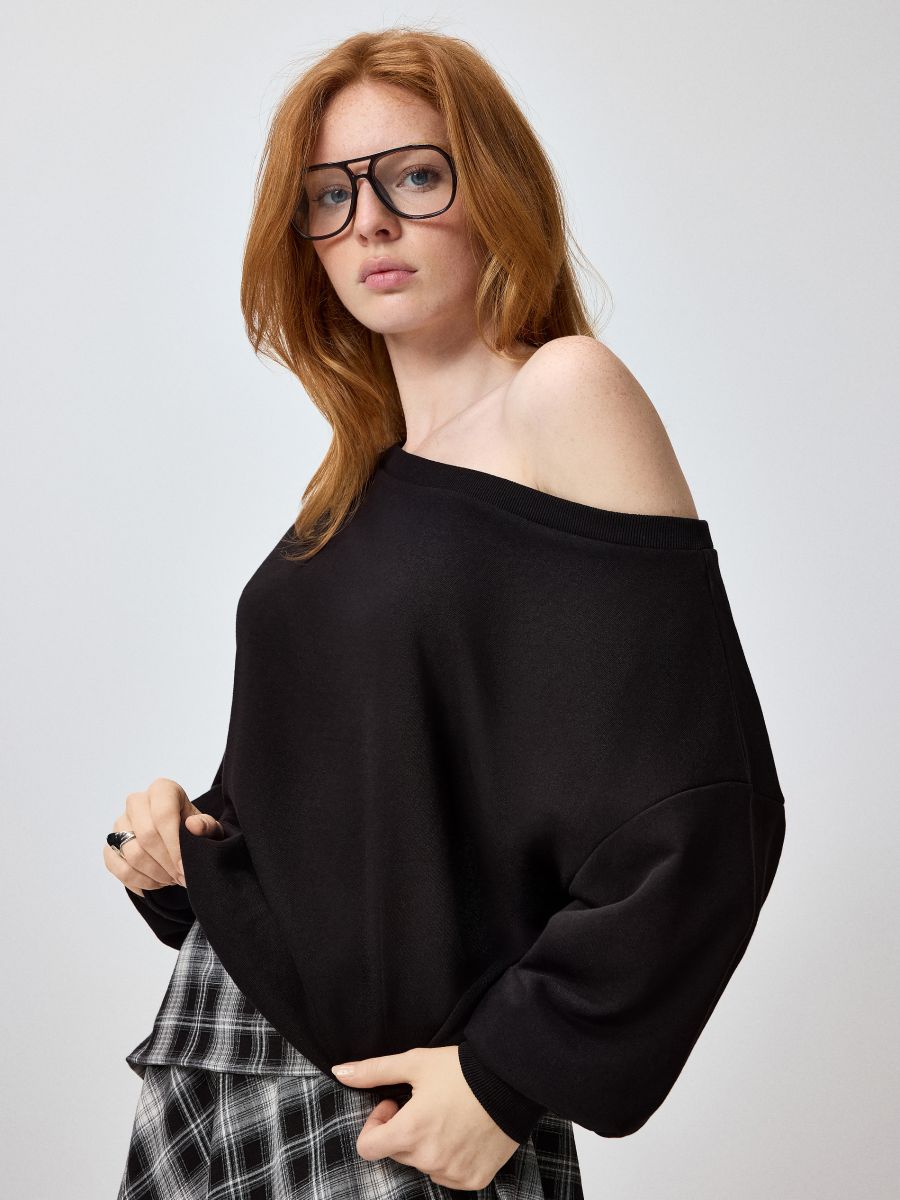 Czarna bluza z dekoltem one shoulder i długim rękawem - czarny - HOUSE