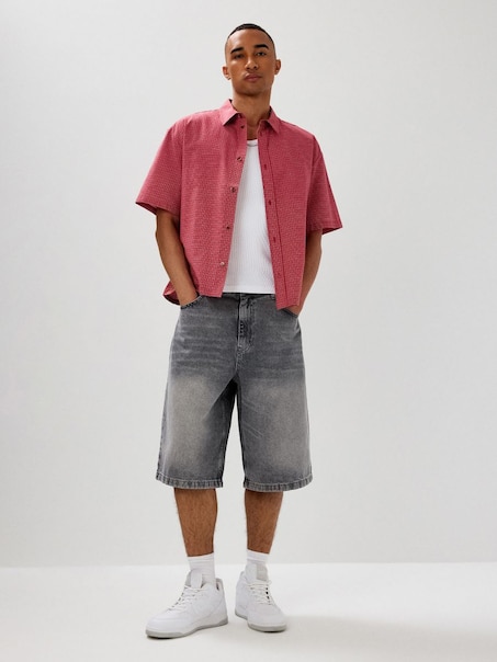 Jasnoszare jeansowe szorty z haftem Synth