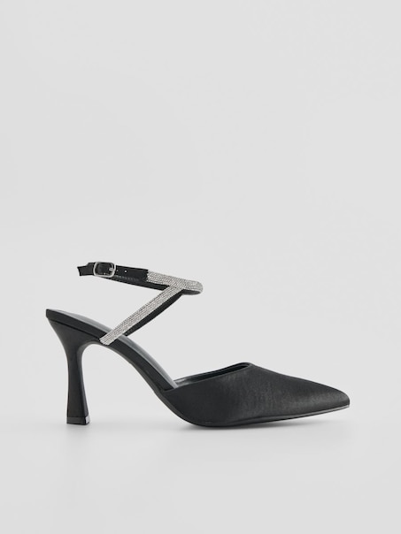 Туфлі на низьких підборах