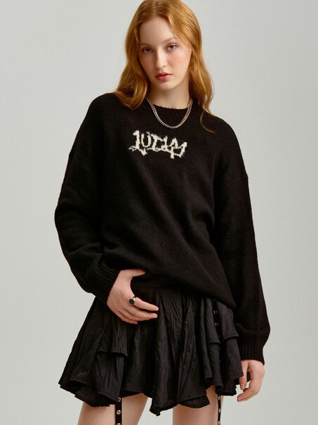 Czarny sweter loose fit z nadrukiem z przodu oraz na plecach
