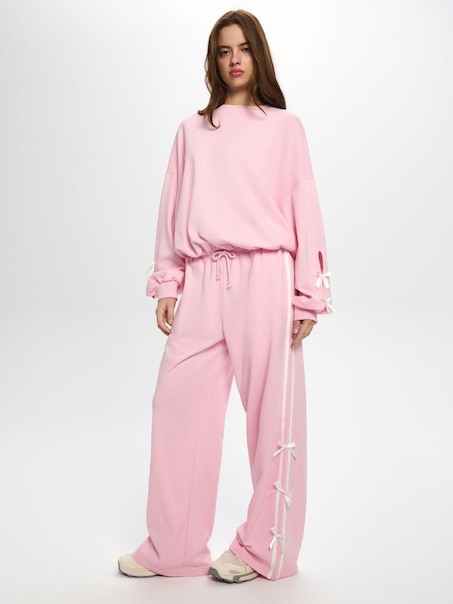 Różowy komplet dresowy z kokardkami