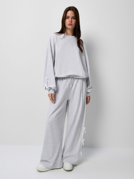 Jasnoszary komplet dresowy z kokardkami