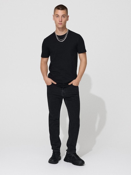 Czarne jeansy carrot fit