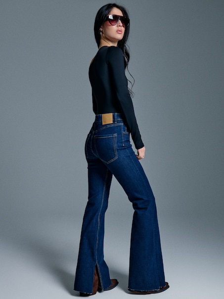 Розкльошені джинси