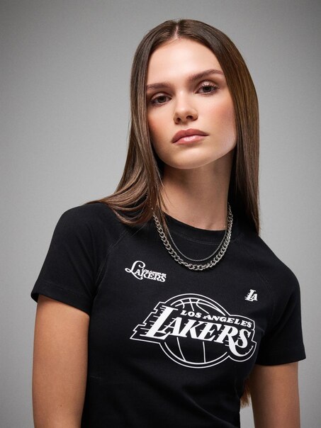 Krótka czarna koszulka z nadrukiem Los Angeles Lakers